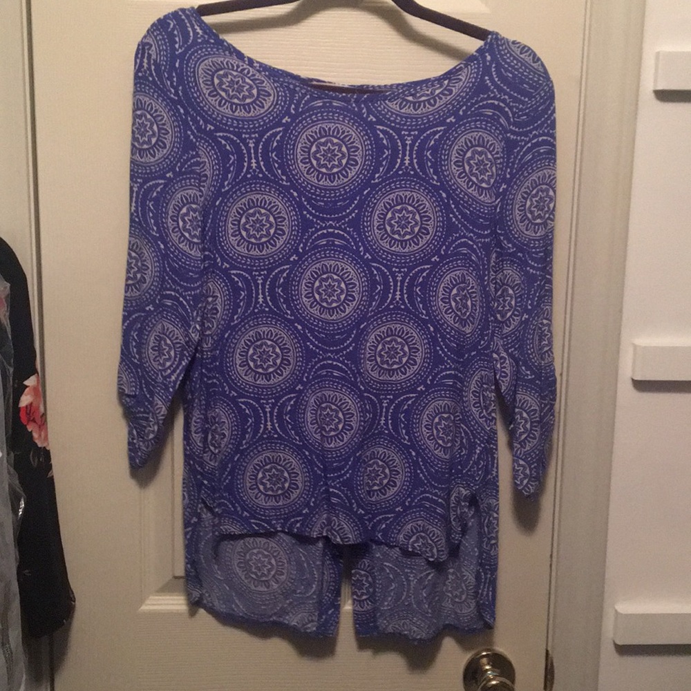 Blue medallion top